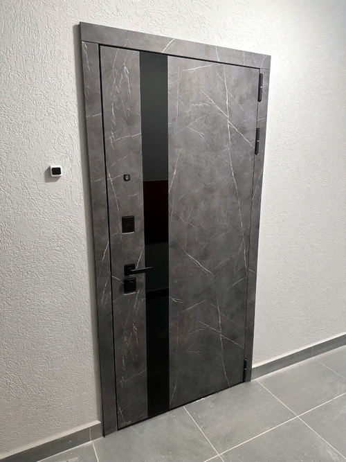 С панелью под мрамор С панелью под мрамор