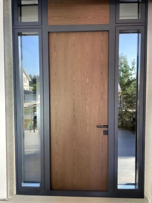 Дверь с боковыми вставками Дверь с боковыми вставками