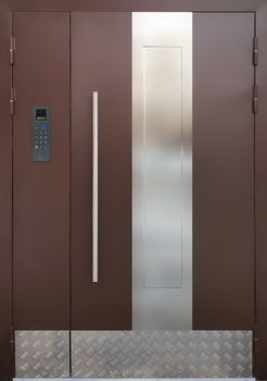 Подъездная полуторастворчатая дверь со стеклом, рифленым отбойником, длинной ручкой (коричневая покраска) Подъездная полуторастворчатая дверь со стеклом, рифленым отбойником, длинной ручкой (коричневая покраска)